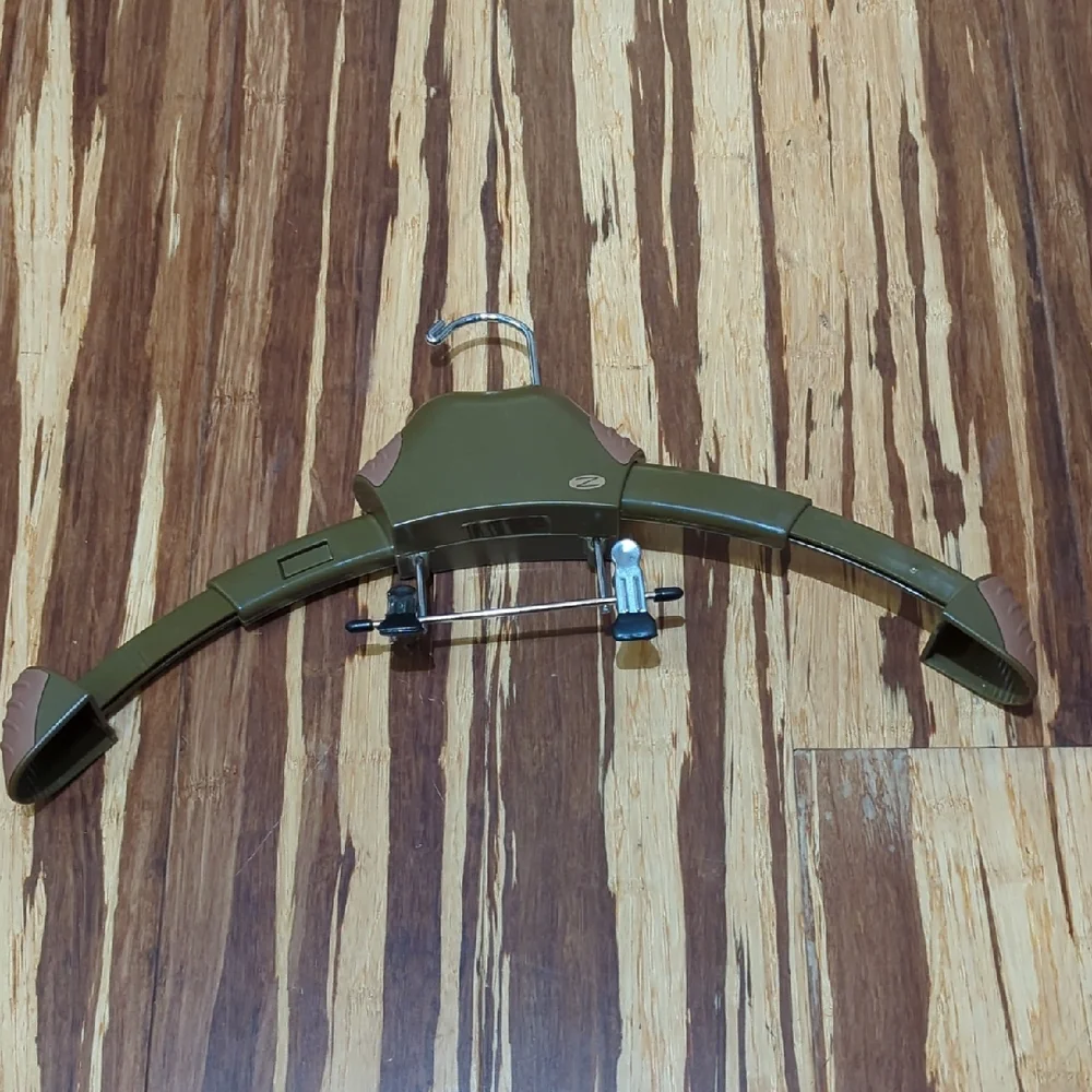 Collapsible Suit Hanger with Clips